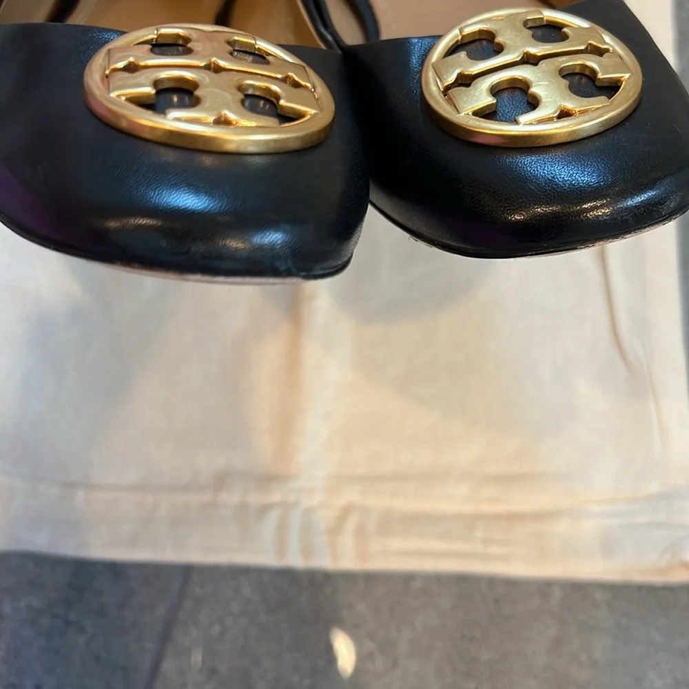 Tory Burch Chelsea Ballet Flat in Black with Gold Signature Logo - Picture 12 of 14